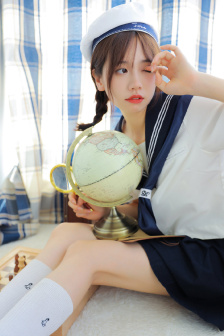 三女子澡堂沐浴被男子偷看